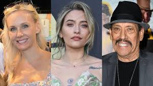 Freak show | carousel official soundtrack season 4. American Horror Stories Adds 21 Cast Members Including Amy Grabow As Tipper Gore And Danny Trejo As Santa