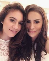 Foto Bareng Wulan Guritno, Momo Geisha Dicibir