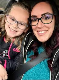 Joni Hazen's Instagram, Twitter & Facebook