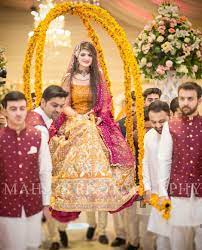 Pin By Nayab Khan On Wedding Diaries Bridal Mehndi Dresses Bridal Dresses Pakistan Bridal Dress Design