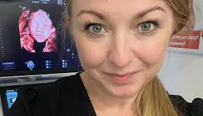 Kim są rodzice Mamy Ginekolog? Wybudowali ociekający luksusem dom. To po  nich ma smykałkę do biznesu