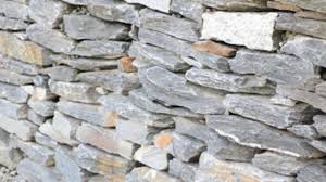 Ein wasserfall ist ein perfekter akzent für den garten. Natursteinmauer Anleitung Zum Mauern Und Selber Bauen Gartenlexikon De