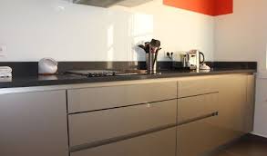 Resultat De Recherche D Images Pour Cuisine Taupe Plan De Travail Noir Bauhaus Architektur Bauhaus Architektur