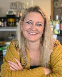 Elena Randall's Instagram, Twitter & Facebook