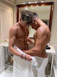 Yarik - Poolside play - Ft Alann23 & Melvinmoore