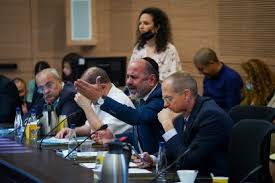 ראש הממשלה החליפי יאיר לפיד צפוי להדגיש בנאומו היום במליאת בכנסת את החשיבות שהוא רואה באיחוי השסע הפוליטי בחברה הישראלית, וכן את תפיסתו בדבר הצורך הדחוף של מדינת ישראל בממשלה מתפקדת. 3ha Lecimea8tm