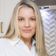 Karin Doyle's Instagram, Twitter & Facebook