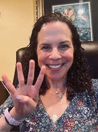 Lynne Mansfield's Instagram, Twitter & Facebook