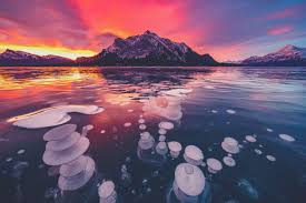 11 Reasons to Visit Abraham Lake in Alberta (2025)