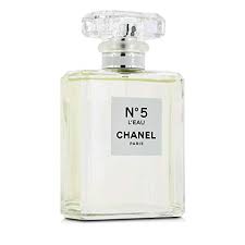 Découvrez l'édition limitée du mythique parfum n°5 de chanel, en version l'eau ! Chanel N 5 L Eau Eau De Toilette 50 Ml Amazon De Beauty
