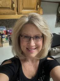 I need a male friend 🥺 I always see you in my recommended friends, will  you at least say hi to me ? Damn. Fet's luck tonight... but I'm 60 🫢