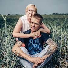 Sprawa, zamknięta w 2005 roku, została wznowiona w. Teresa Klemanska Matka Tomasza Komendy Drzwi Wiezienne Nie Chca Sie Za Tomkiem Zamknac