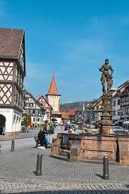 Eine 60 kilometer lange gemeinsame grenze mit frankreich und die unmittelbare nachbarschaft zur europastadt straßburg verschaffen dem kreis im geographischen zentrum der. Offenburg Immer Mehr Menschen Leben In Der Ortenau Offenburg Umgebung Schwarzwalder Bote