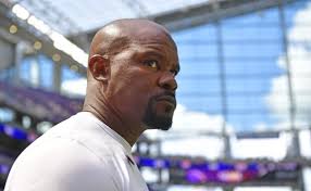 Adrian Peterson, Eric Dickerson plan to catch up Thursday