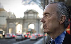 Luis Alberto de Cuenca: «La corrección política está superando el fascismo  y el comunismo»