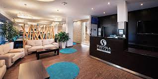 Central (comparative more central, superlative most central). Stadtvilla Central Hotel Und Apartment In Schweinfurt S Hotels