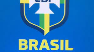 O presidente jair bolsonaro exibe uma camisa da seleção brasileira ao lado de neymar, do presidente da cbf, rogério caboclo, e do general augusto heleno. Cbf Apresenta Novo Escudo Que So Sera Incluido No Uniforme Da Selecao Em 2020 Selecao Brasileira Ge