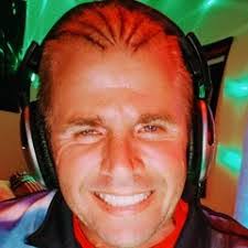 Derek Brewer's Instagram, Twitter & Facebook