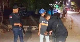 Kemudian dia operasi jantung, kata tuti, saat diwawancarai awak media, di kediaman cecep di rawamangun, jakarta timur, selasa 19. Viral Aksi Pemuda Memalak Dengan Sajam Di Kamal Raya Team Pemburu Preman Sisir Lokasi Lelemuku Lelemuku Com Kebanggaan Anak Negeri Portal Berita Yang Informatif Dan Objektif
