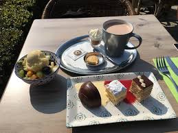 Marre des recettes de desserts en 10 étapes avec des gestes techniques ? Degustation De Trois Gateaux Avec Salade De Fruits Frais Picture Of Tante Marie Damme Tripadvisor
