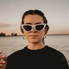 Joanna Larson (candyfan1)