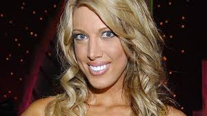 Pamiętacie Isis Gee? Dzisiaj wygląda zupełnie inaczej. Trudno w to  uwierzyć, ale jej usta są jeszcze większe