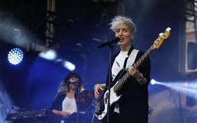 La commission nationale consultative des droits de l'homme valide les réunions interdites aux blancs. Jeanne Added J Aime Jouer Devant Des Gens Qui Ne Me Connaissent Pas Le Parisien