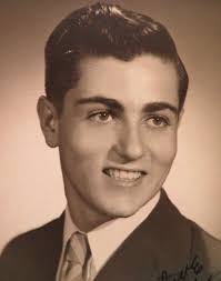 Lisa Nagro's Instagram, Twitter & Facebook