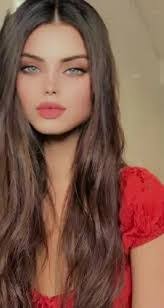 Amelia Ellis's Instagram, Twitter & Facebook