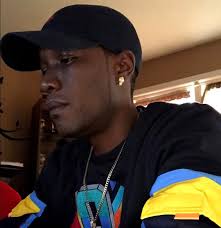 What is the typical size of a Synodontis lace catfish?