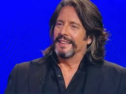 Laurence Llewelyn-Bowen bags £7,000 for charity