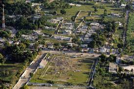 Impact of the 12 january earthquake · 7.0 magnitude quake struck near port au prince · 3,500,000 people were affected by the quake · 220,000 people estimated to . Datei Haiti Earthquake Damage Overhead Jpg Wikipedia