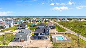 First Mate Vacation Rentals: Anchors Aweigh in Large & Luxury Homes