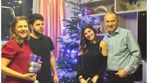 Au doi copii, ana maria și alexandru. Copiii Lui Mircea GeoanÄƒ È™coliÈ›i In StrÄƒinÄƒtate Bunicii Le Au PlÄƒtit Studii De Sute De Mii De Euro Anei È™i Lui Alex GeoanÄƒ B1tv Ro