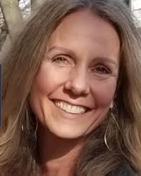 Lynette Dunn's Instagram, Twitter & Facebook