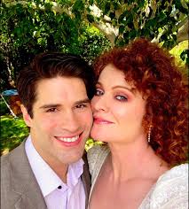 Everyone please join me