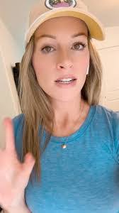 Ashley Nicholes's Instagram, Twitter & Facebook