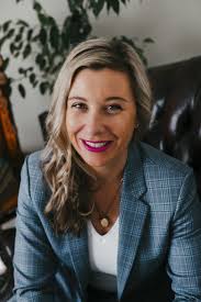 Belinda Lyons's Instagram, Twitter & Facebook