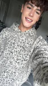 Julian Shaw: Makeup Transitions in the Gay Community