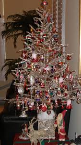 Vintage Silver Christmas Trees Bing Images Tinsel Christmas Tree Silver Christmas Tree Vintage Vintage Christmas Tree