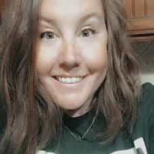 Lori Clapp's Instagram, Twitter & Facebook