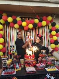 Mickey Mouse Birthday Theme For 1 Year Old Boy Pin By Melissa Molter On Fiesta Emmanuel Mickey Mouse Birthday Cake Mickey 1st Birthdays Mickey Mouse Themed Birthday Party