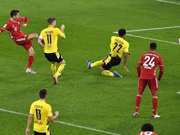 Nach dem turbulenten ersten abschnitt begann der zweite ebenfalls schwungvoll. Bundesliga Bayern Munich Down Borussia Dortmund To Go Top Football News