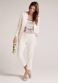 Ensemble, à la surprise, à l'amour ! Top Mode 22 Photos Tenue Mariage Invite Femme Ronde Pantalon 2021 Fitostic Com Sport Mode Beaute Lifestyle Magazine