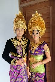 Bali ialah satu propinsi yang kaya kebudayaan. Kumpulan Pakaian Adat Indonesia Dari Sabang Sampai Merauke Blog Unik