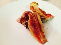 Asciugatelo sia dentro che fuori con carta da cucina e adagiatelo in una teglia sul cui. Filetti Di Triglia Con Guanciale Croccante The Phood Tourist Ricette