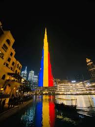 Sute de jurnalişti au fost lăsaţi pentru prima dată să filmeze îndeaproape construcţia se află în tokyo şi este cea mai înaltă clădire din lume, după burj khalifa din dubai. Burj Khalifa Cea Mai InaltÄƒ ClÄƒdire Din Lume Este LuminatÄƒ De 1 Decembrie In Tricolorul Romanesc Capital