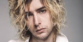 Carece de veracidad, aseguró en una utilizando la tribuna que tiene con su alter ego musical zero kill, el hijo de gustavo cerati, benito. Ceratisplaining Fan Del Lider De Soda Stereo Pelea Con Su Hijo Benito Diciendo Que Lo Conocio Mucho Mas Que El