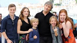 Captain fantastic) ist ein tragikomisches filmdrama von matt ross, das am 23. Film Captain Fantastic Von Den Schwierigkeiten Des Freien Lebens Archiv