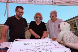 Sturt Public School's time capsule reveals treasures from 1991